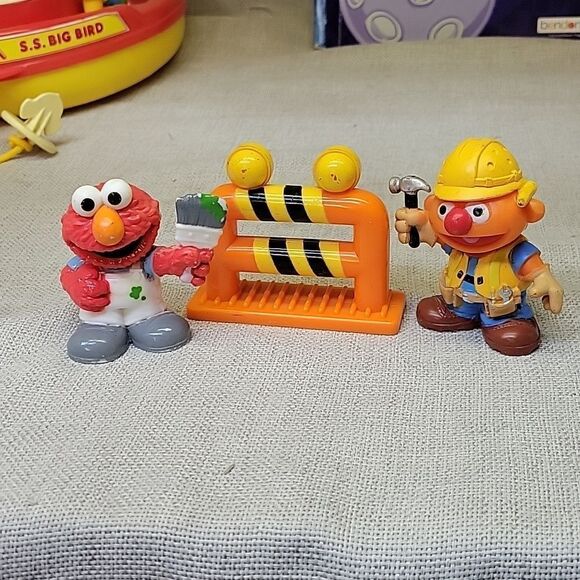 Sesame Street ELMO, COOKIE, MONSTER, ERNIE 2001 Construction Vehicles Cars VTG - Picture 2 of 11
